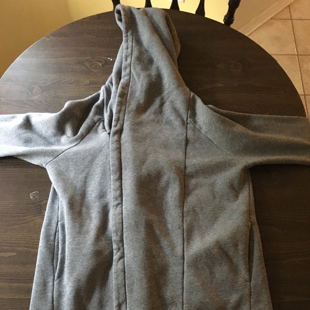 H&M men’s small zip-up jacket